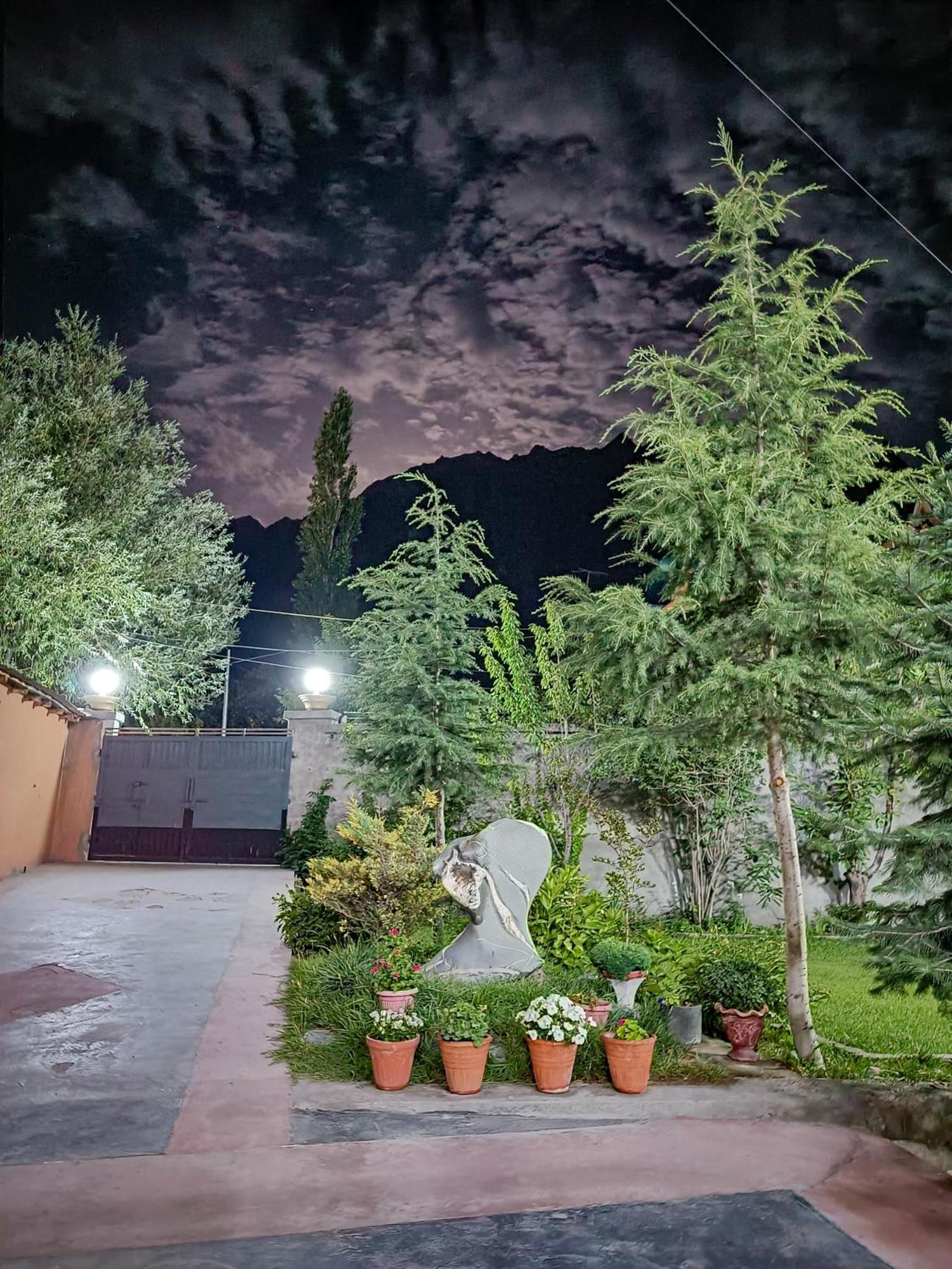 Taaj Residence Skardu Exteriör bild